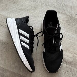 Adidas • cloudfoam comfort sneakers